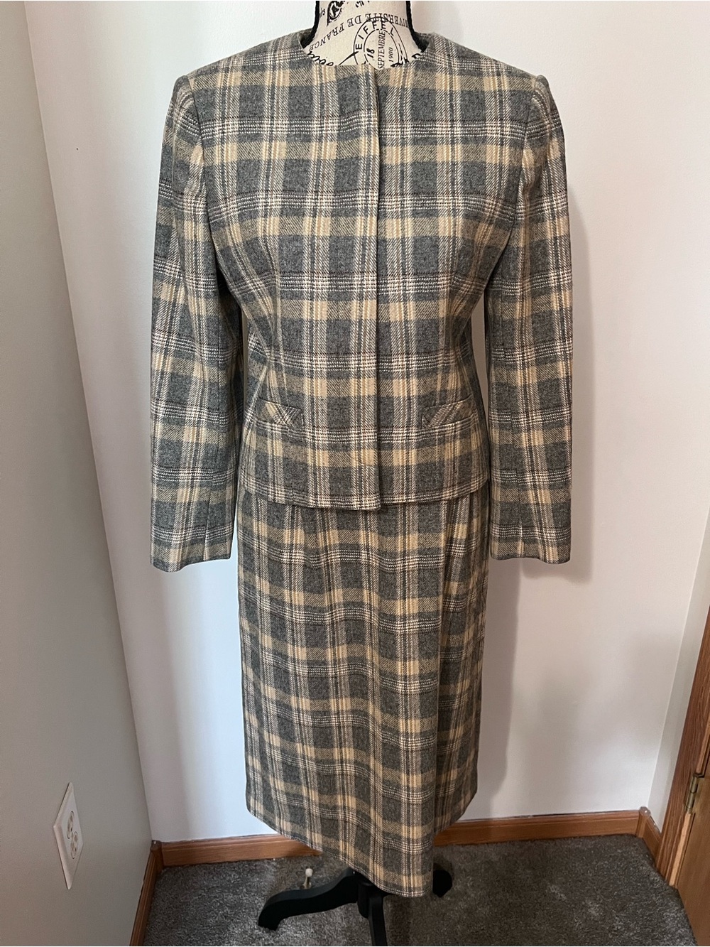 VTG Barclay Square Wool Blend Plaid Skirt Suit Set Sz 8 Grey Beige USA